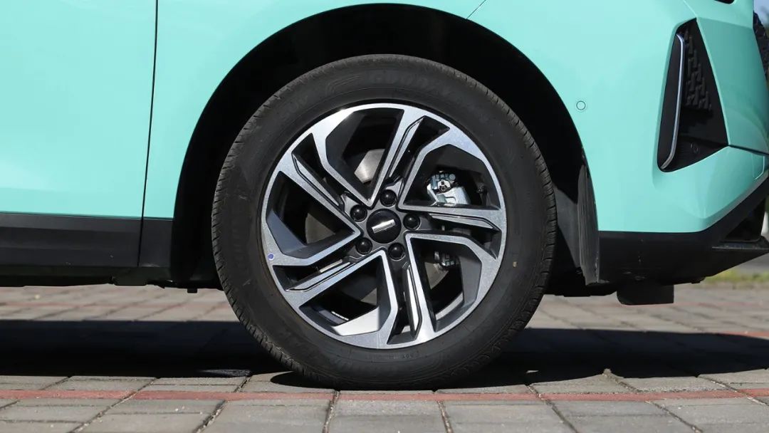 3毛钱一公里，高颜值国产SUV空间、配置、动力惊喜满满，比亚迪DM-i最怕它！-5