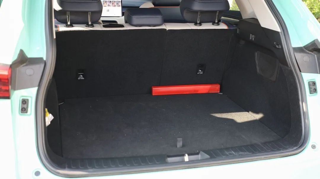 3毛钱一公里，高颜值国产SUV空间、配置、动力惊喜满满，比亚迪DM-i最怕它！-8