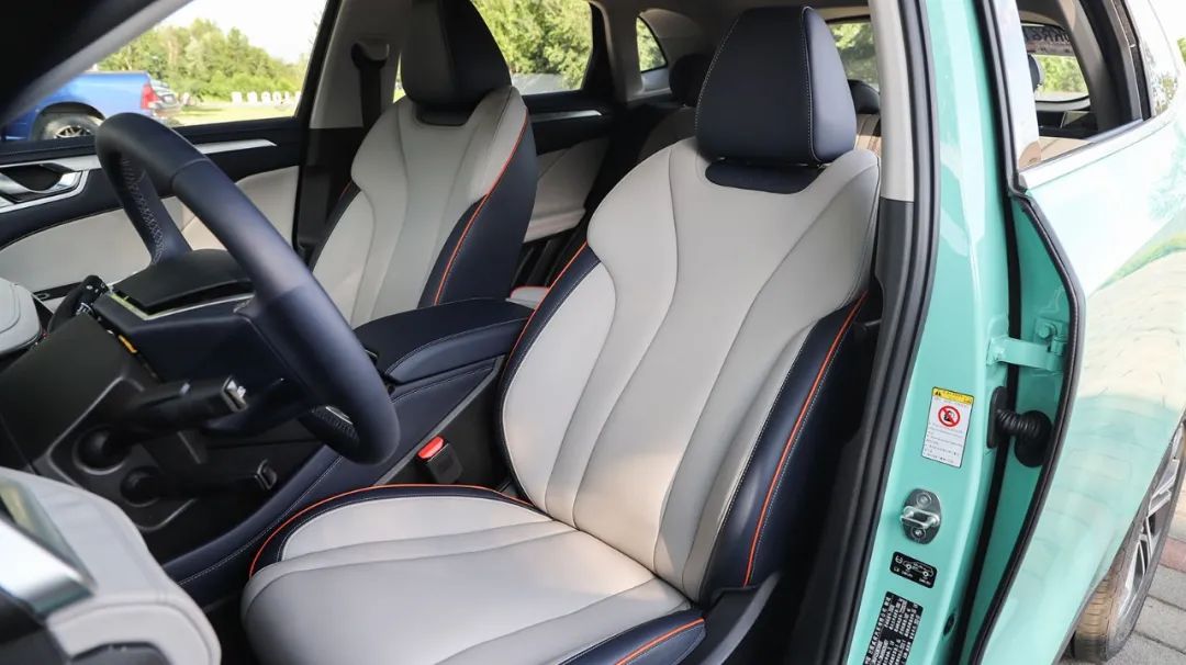 3毛钱一公里，高颜值国产SUV空间、配置、动力惊喜满满，比亚迪DM-i最怕它！-19