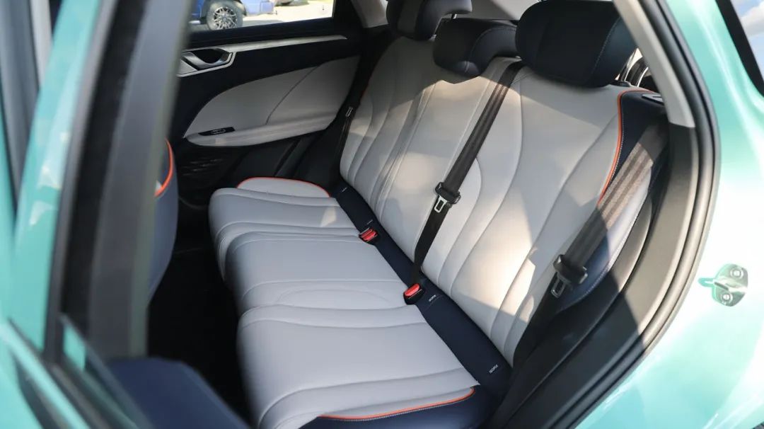 3毛钱一公里，高颜值国产SUV空间、配置、动力惊喜满满，比亚迪DM-i最怕它！-20