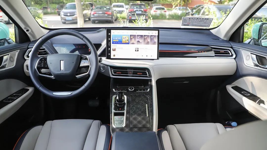 3毛钱一公里，高颜值国产SUV空间、配置、动力惊喜满满，比亚迪DM-i最怕它！-9