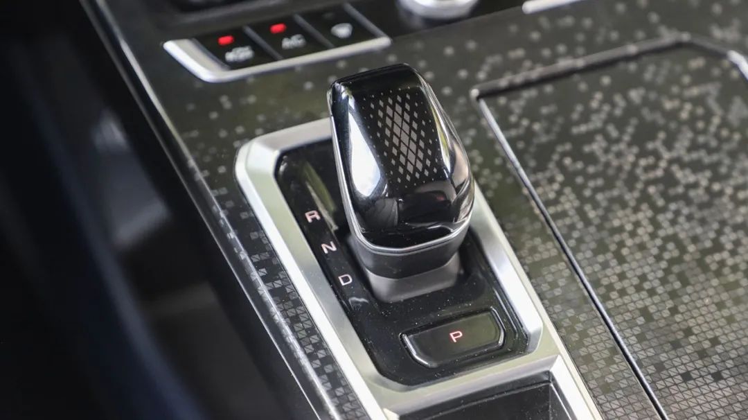 3毛钱一公里，高颜值国产SUV空间、配置、动力惊喜满满，比亚迪DM-i最怕它！-22