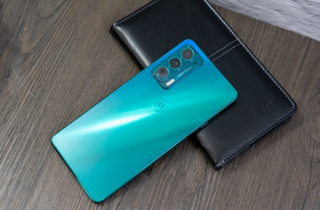 摩托罗拉玩起了“轻奢”概念,能管用吗?-1 摩托罗拉玩起了“轻奢”概念,能管用吗?